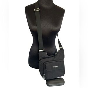 Baggallini Crossbody City Bagg Black Organizer Lots Of Pockets Excellent